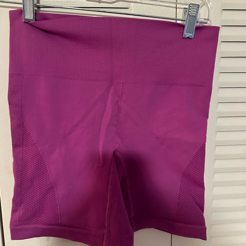 EUC - Lululemon Sculpture Short 6” - Size 6